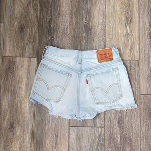 LEVIS LIGHT WASHED HIGH WAISTED JEAN SHORTS